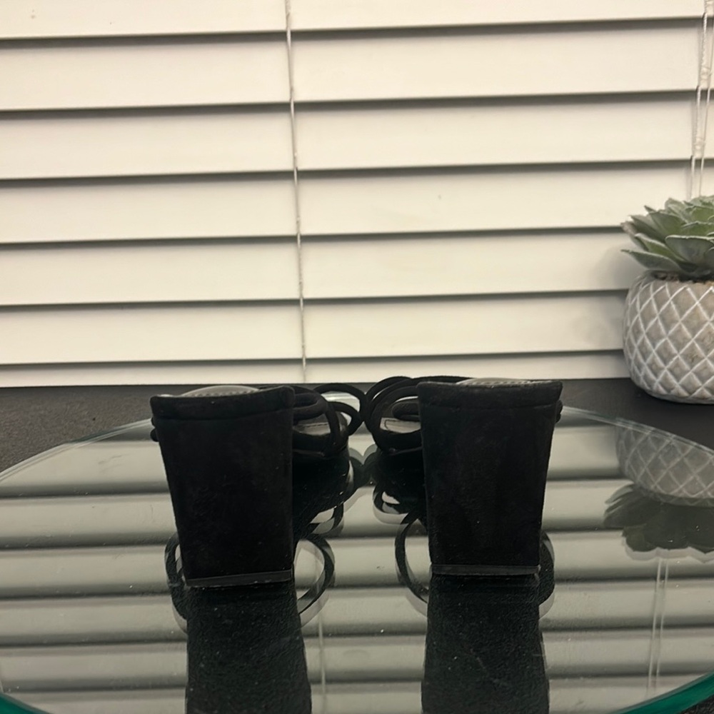 Lulu's Black Strappy Women's Heels Toe Loop 8.5 - Picture 5 of 10